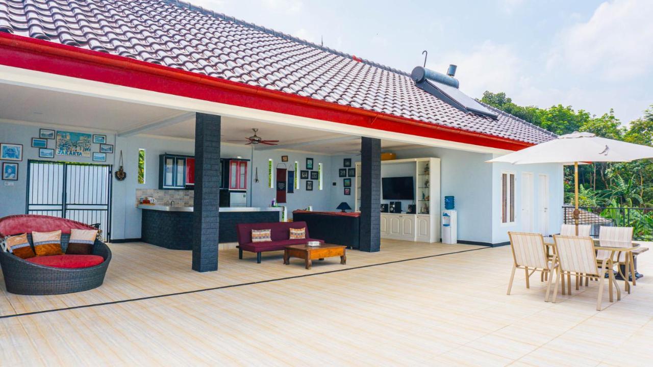 House Of Belasun Palabuhanratu Exterior photo